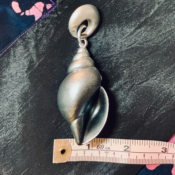 LARGE Shell Earrings - Picture 3 of 3